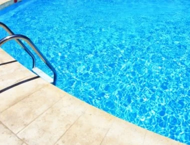 Δεν φαντάζεστε πόσο επικίνδυνο είναι να ουρείτε στην πισίνα - Ο λόγος δεν είναι αυτός που νομίζετε